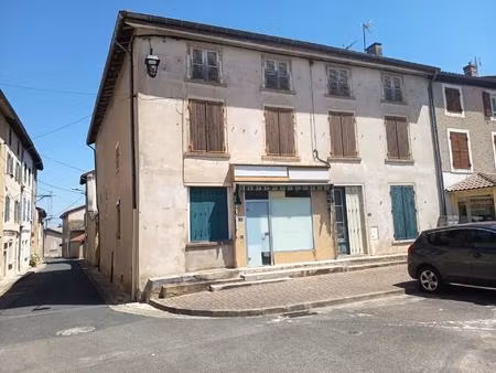 idéalement située à romaneche thorins cette maison à rénover est idéale pour la création d