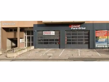 commerce 355 m²