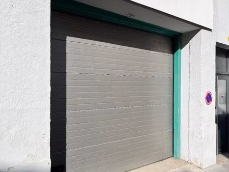 commerce 400 m²