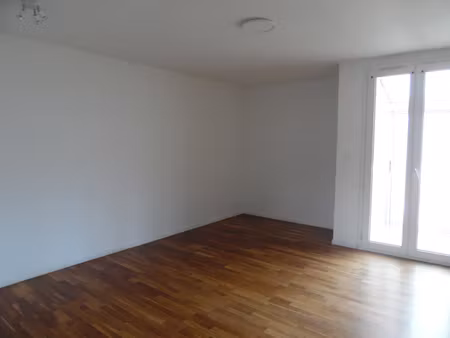 ref 003 quartier can day f4 proche des commerces
