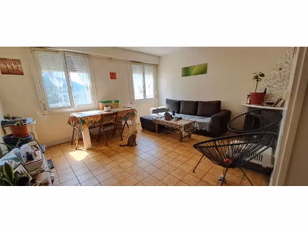 appartement 3 pièces loué 700 € + 200 € de chargesavec parking à vendre à etampes