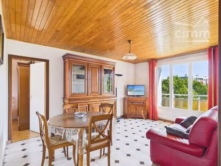 fontaine – t3 traversant 51 69 m² – 2 chambres – loggia – cave – résidence sécurisée – 95 
