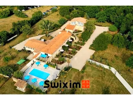 domaine de charme historique de 768 m² au coeur du médoc.