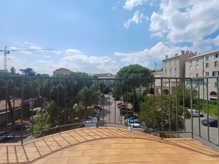aubenas centre - studio 28m2 + balcon - ascenseur