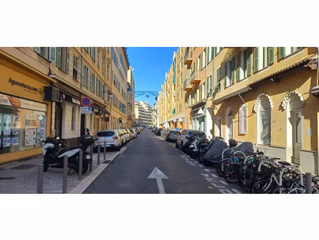 vente du droit au bail - port de nice (rue emmanuel philibert) - boutique de 35 m²
