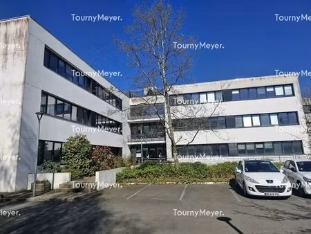location bureaux 210 m² à 776 m²