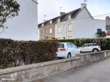 quiberon port-maria  parking proche de l'embarcadere