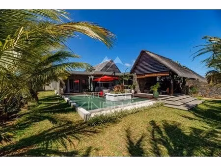 villa de luxe 4 chambres au style balinais | proche grand baie - mzimc1160