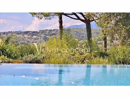 villa élégante avec piscine proche antibes