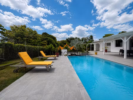 villa de 222m2 - t5 meuble standing + garage - goyave