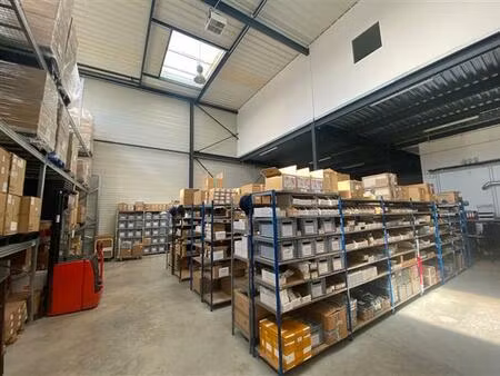 location local d'activités villejust 410 m²