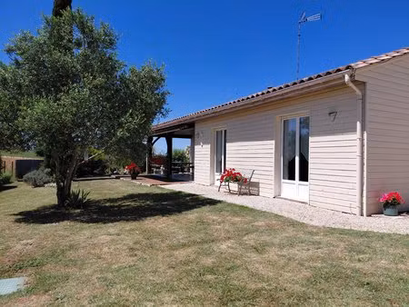 maison de plain-pied avec double garage  atelier et terrain de 1 200 m²
