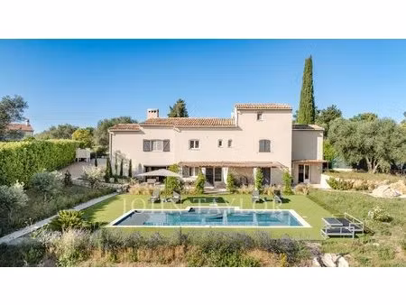 propriété comprenant 2 villas avec vue panoramique  au calme et à pied des commerces