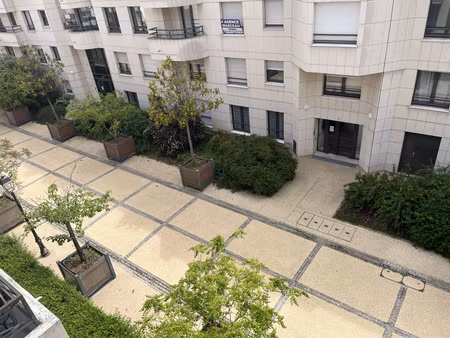 studio de 28 97 m2 avec cave et parking à vendre à courbevoie