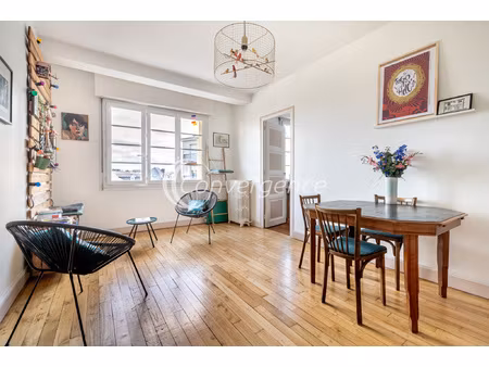 place des charentes  2 ou 3 chambres