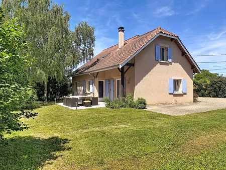 maison familiale avec volumes  jardin arboré et dépendance