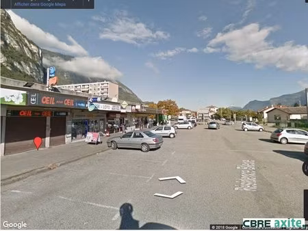 location local commercial 83m² sassenage 38360