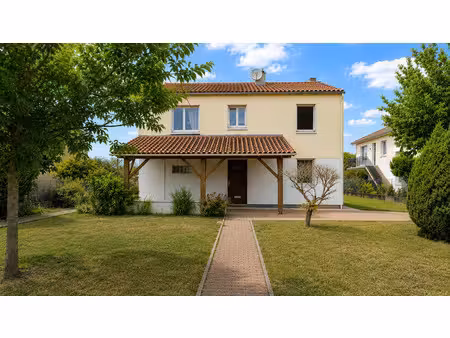 vente maison 5 pièces 98.25 m² à la couronne (16400)  195 000 €