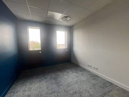 location local professionnel 100m² alixan 26300