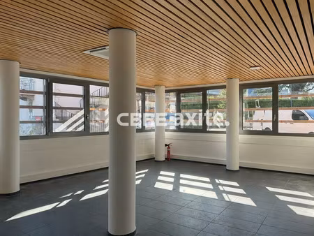 location local professionnel 62m² cran gevrier 74960