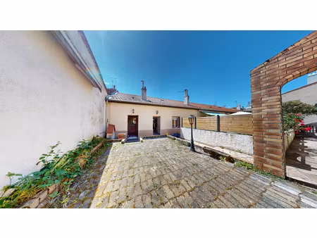 appartement t4 bis avec atelier et terrasse