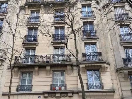 rue caulaincourt: grand studio ; ideal premier achat  invest