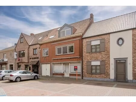 unieke handelsopportuniteit op het kerkplein van sint-eloois-winkel