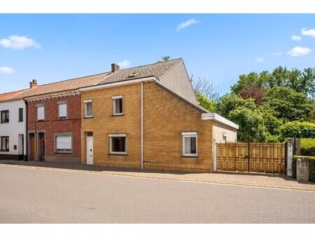 half open bebouwing met tuin  garage en 3 slaapkamers in boutersem
