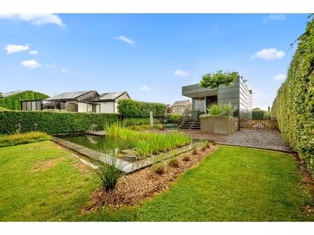 moderne open bebouwing met prachtige tuin met zwemvijver gelegen in het rustige eliksem (l