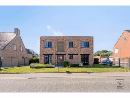 exclusieve villa van 339 m² op prachtig perceel te malle!