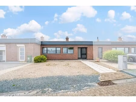bungalow met tuin en garage (geen renovatieverplichting)