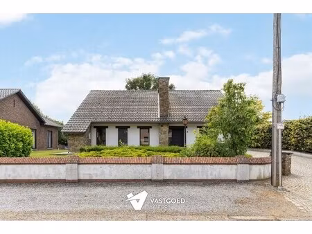 karaktervolle woning op ruim perceel van 12a met rustige toch centrale ligging