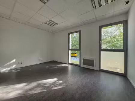 achat local industriel 77m²