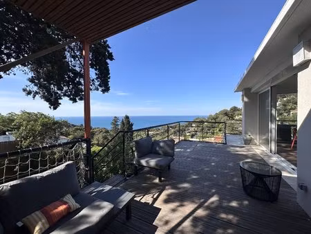 maison intime avec une vue panoramique sur la mer