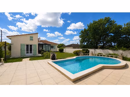 vente maison 6 pièces 119 m² à la couronne (16400)  220 000 €