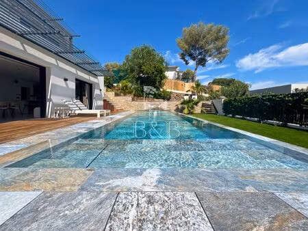à vendre - villa contemporaine - les issambres - vue mer - piscine - garage - proximité...
