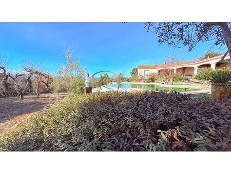 barjac - villa d’exception avec piscine à débordement
