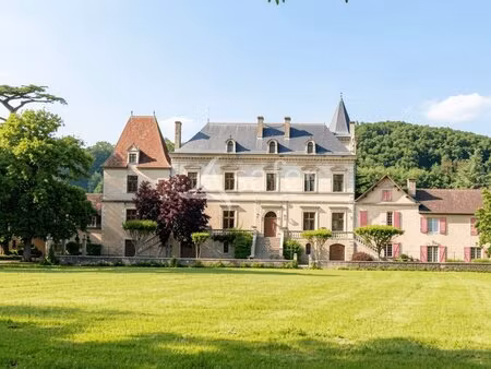 domaine d'exception avec petit manoir et résidences de tourisme