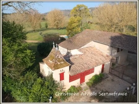 ensemble immobilier  habitation 230 m2  5 chambres d'hôtes  2 gîtes  piscine sur 1 ha