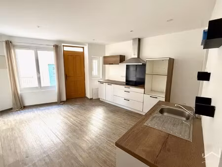 nathalie sinard vous présente en exclusivite à valreas une maison de ville sans travaux de