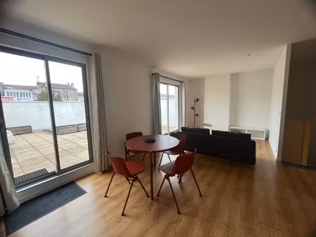 beau t3 refait à neuf avec grande terrasse
