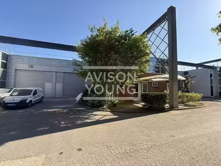 location local d’activités saint-thibault-des-vignes 77400 392m²
