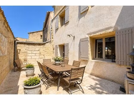 uzes secteur sauvegardé  maison restaurée avec terrasse