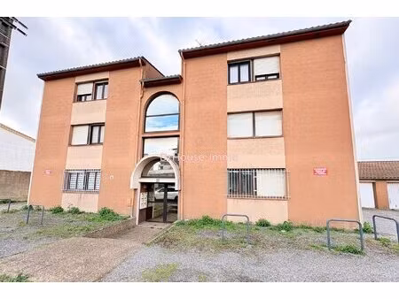 studio rénové avec balcon
