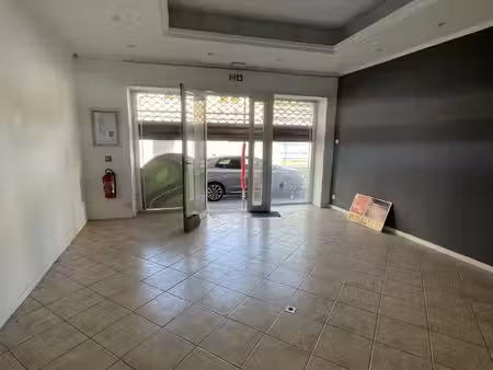 location local commercial 88m² st raphael 83700