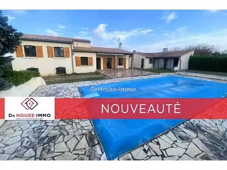 villa traditionnelle avec jardin agréable  nombreuses dépendances  environnement calme