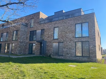 recent appartement met ruim terras in groen kader te aalst