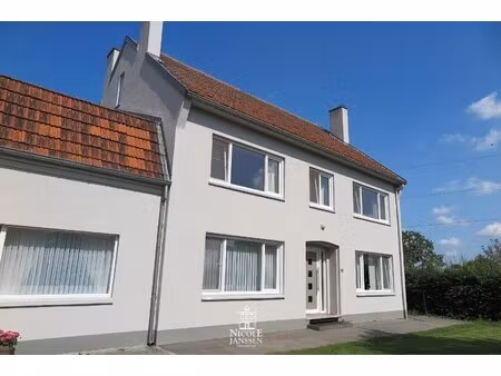 halfvrijstaande woning