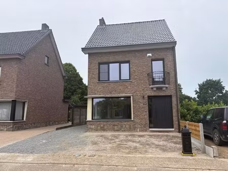 volledige gerenoveerde woning met 3 slaapkamers in nijlen