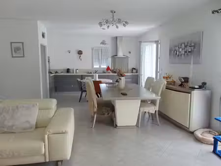 au 31290 belle villa sur grand terrain avec piscine